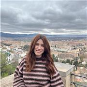 Certificada en nivel B2 a través de Cambridge. Hablo fluido el ingles